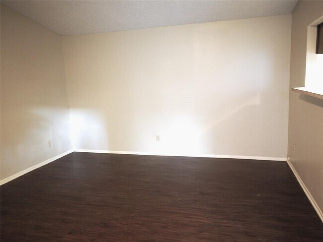 Building Photo - 1218 Tartan Ln