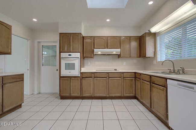 Building Photo - 9632 Gairloch Dr