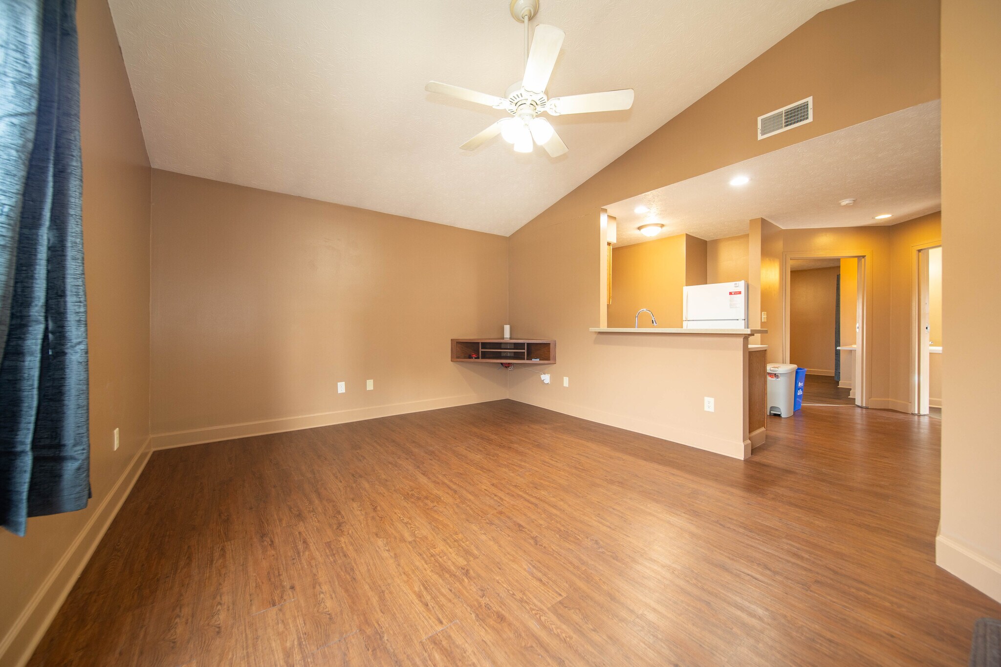 Great Room-1 - 701 N Dicks St