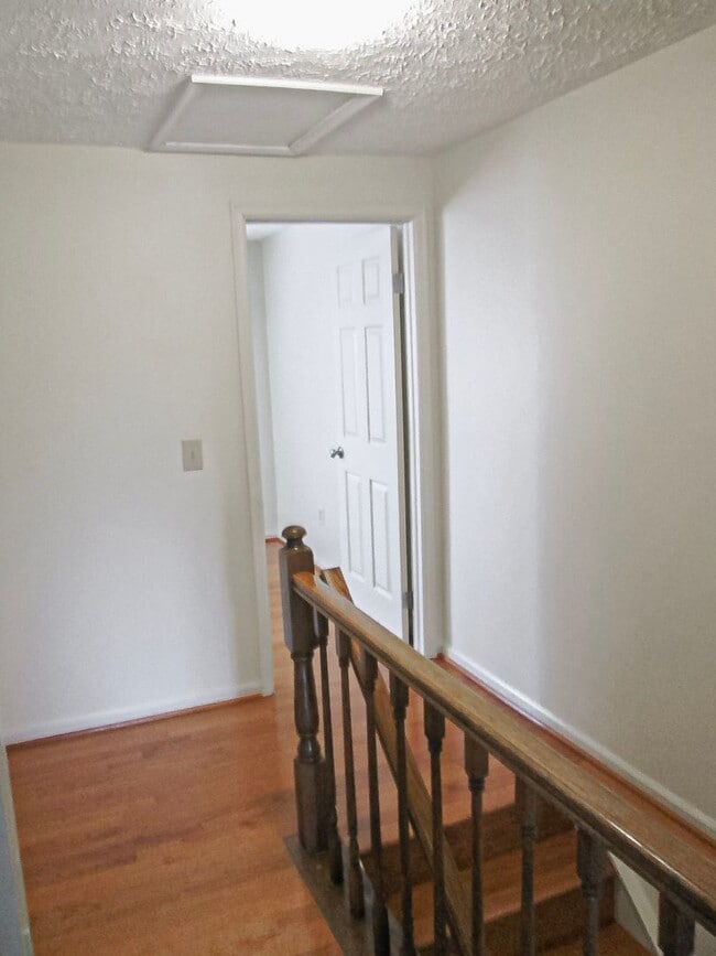 Building Photo - Lovely 2 Bedroom 2 Bathroom Townhome With ...