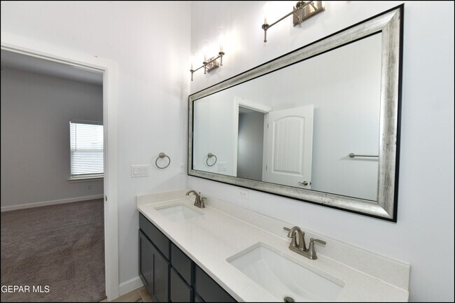 Building Photo - 142 Ruth Trl