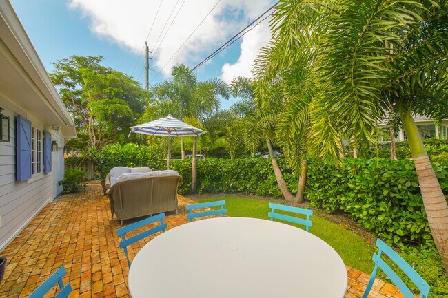 Building Photo - 391 Lee Ave