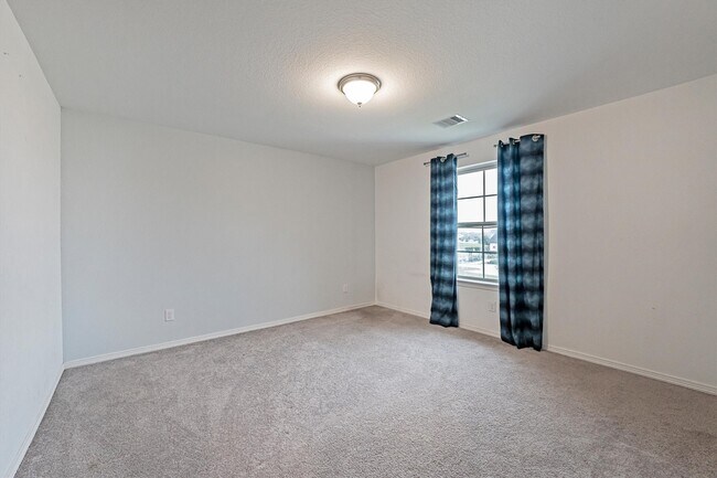 Building Photo - 5806 Aurora Grns Ln
