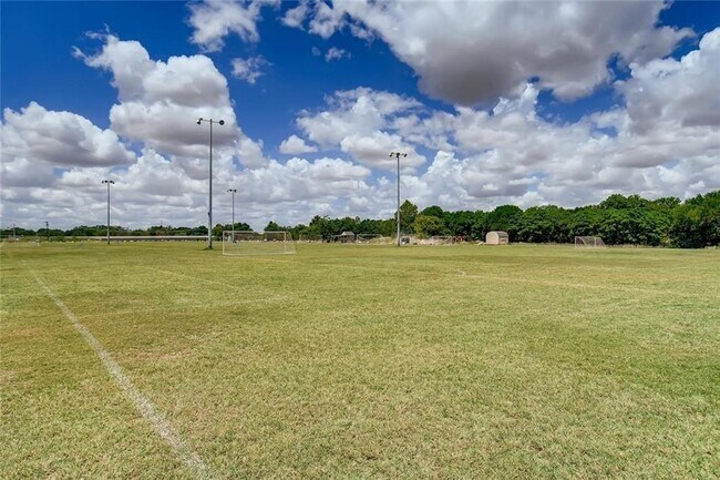 Building Photo - 100 Sulphur River Lp