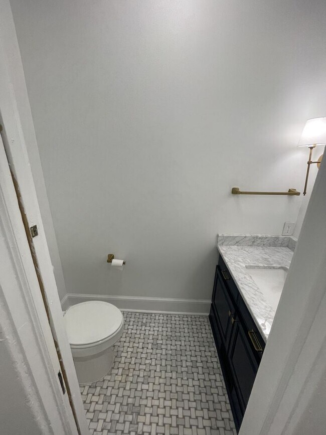 Building Photo - 4 Bd 3 Ba House