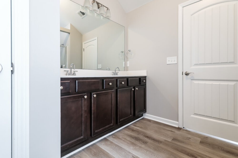 Building Photo - 2427 Oakleaf Cir