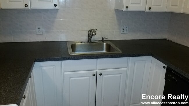 Building Photo - 60 Egmont St