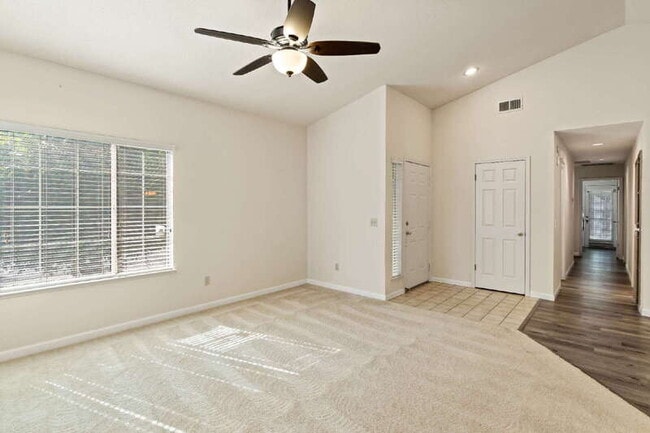 Building Photo - 5740 Laguna Park Dr