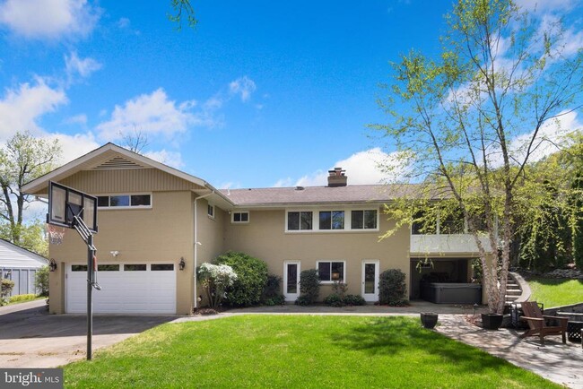 Building Photo - 1404 Middlebury Dr