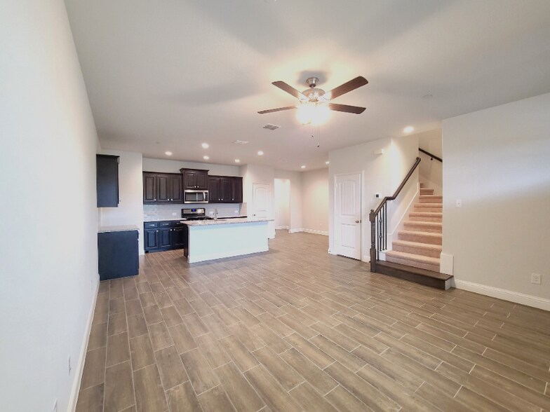 Building Photo - 6825 St Andrews Dr