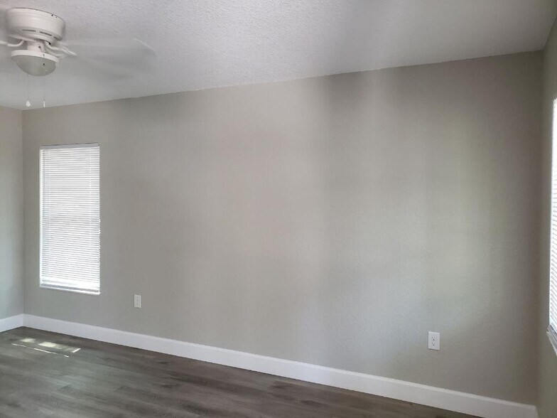 Building Photo - 903 E Renfro St