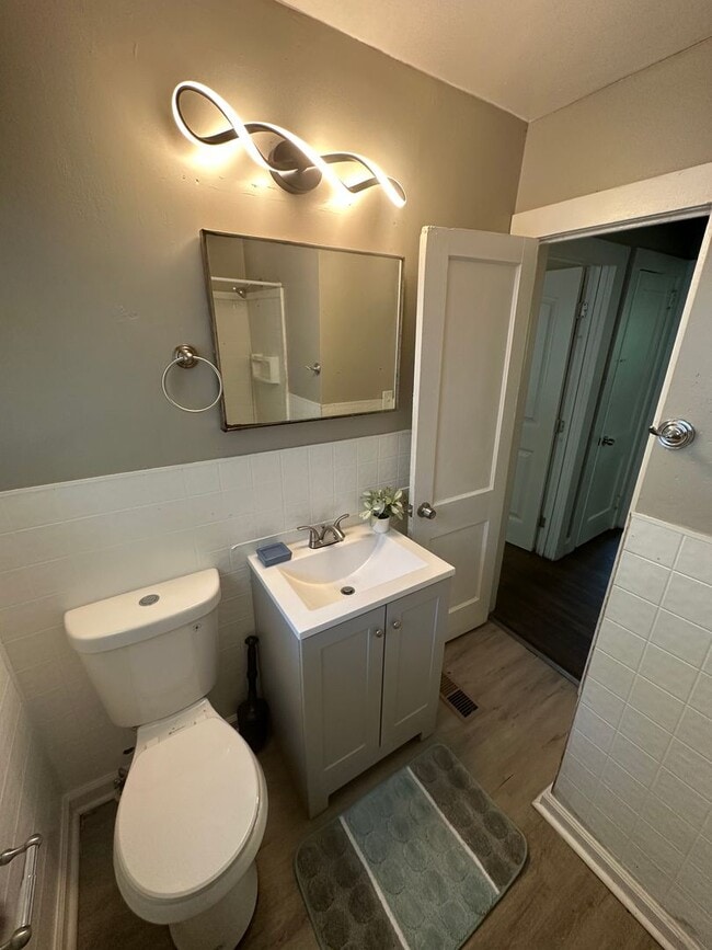 Building Photo - COMING SOON! 3 Bed House!!! Wooden floors!