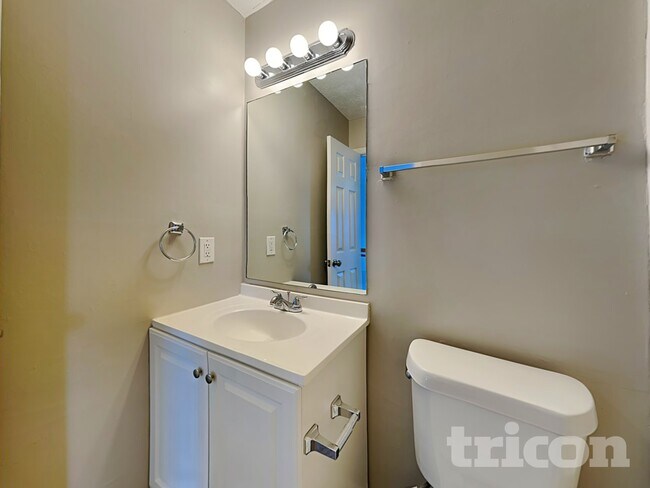 Building Photo - 25 Bermuda Cir