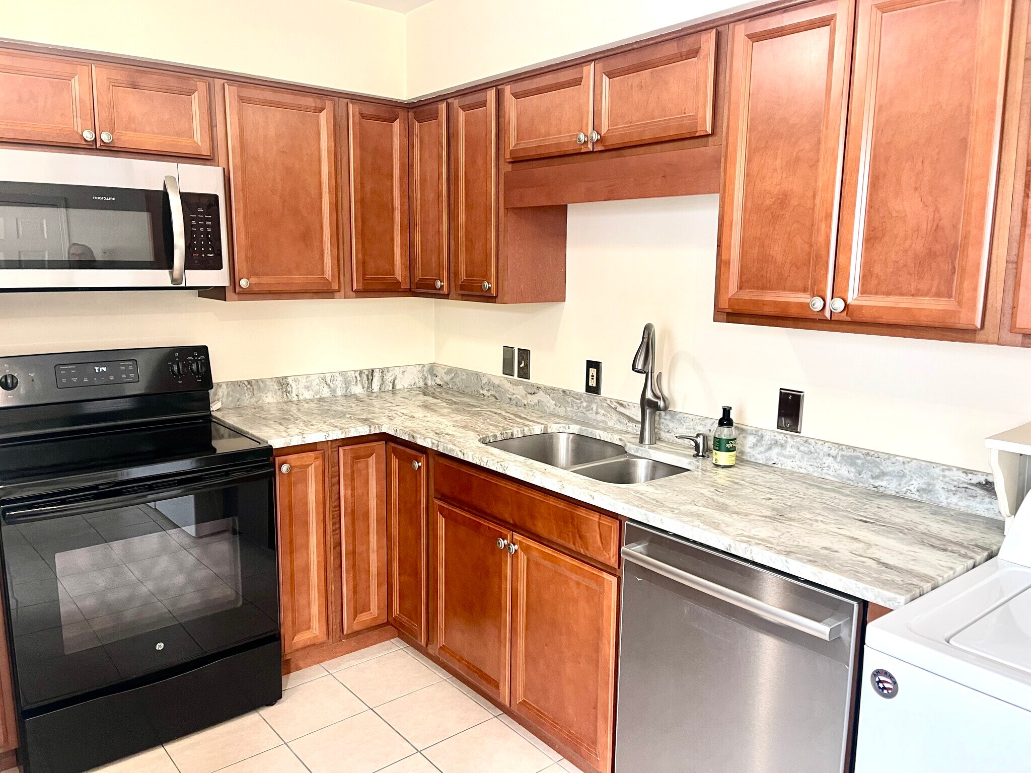 Building Photo - 278 Main St