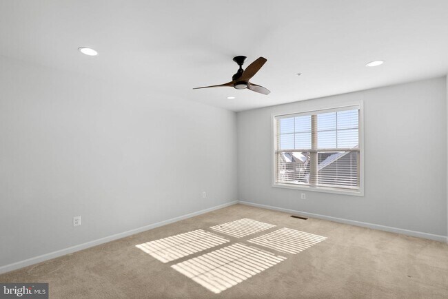 Building Photo - 257 Redpoll Alley