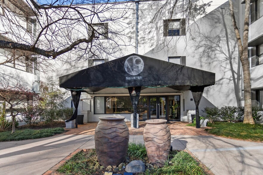 Building Photo - 3645 Peachtree Rd NE