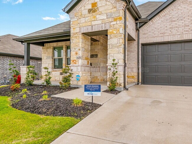 Building Photo - 2200 Dunbar Dr