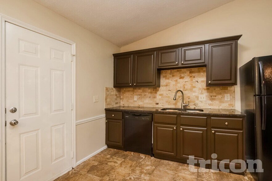 Building Photo - 4063 Tanglewood Rd