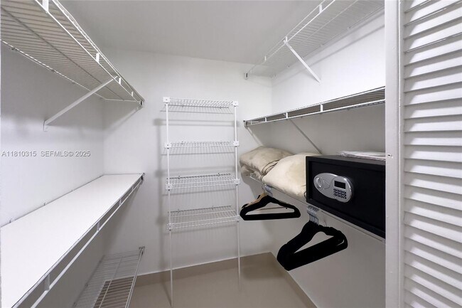 Building Photo - 19901 E Country Club Dr