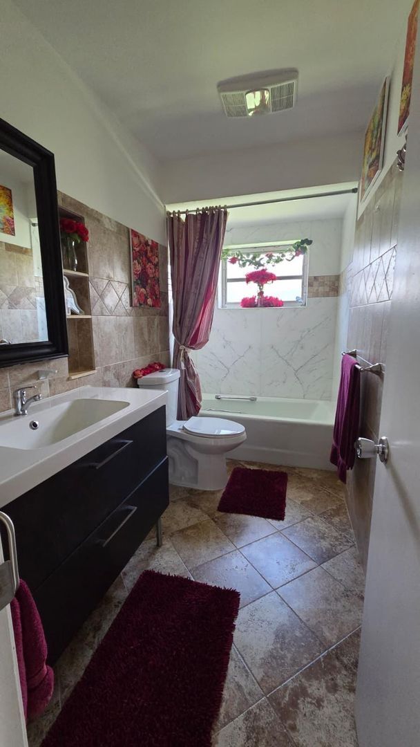 Building Photo - 4705 Holly Dr