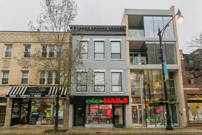 Primary Photo - 2320 N Clark St