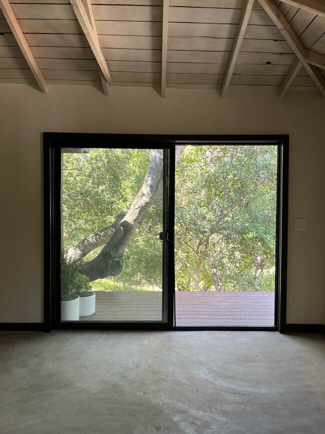 Building Photo - 21273 Entrada Rd