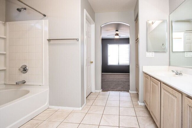 Building Photo - Welcome to this beautiful 4 bedroom, 3 bathroom home in San Tan Valley, AZ.