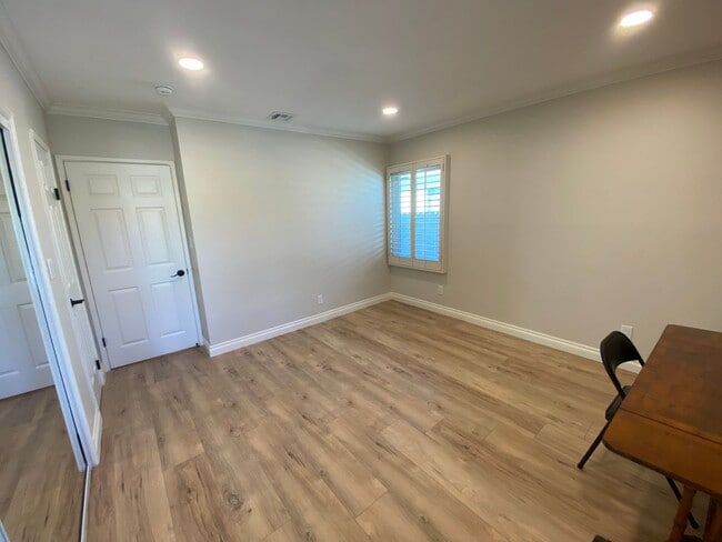 Building Photo - Beautifully Remodeled 3 Bedroom Naples Hou...