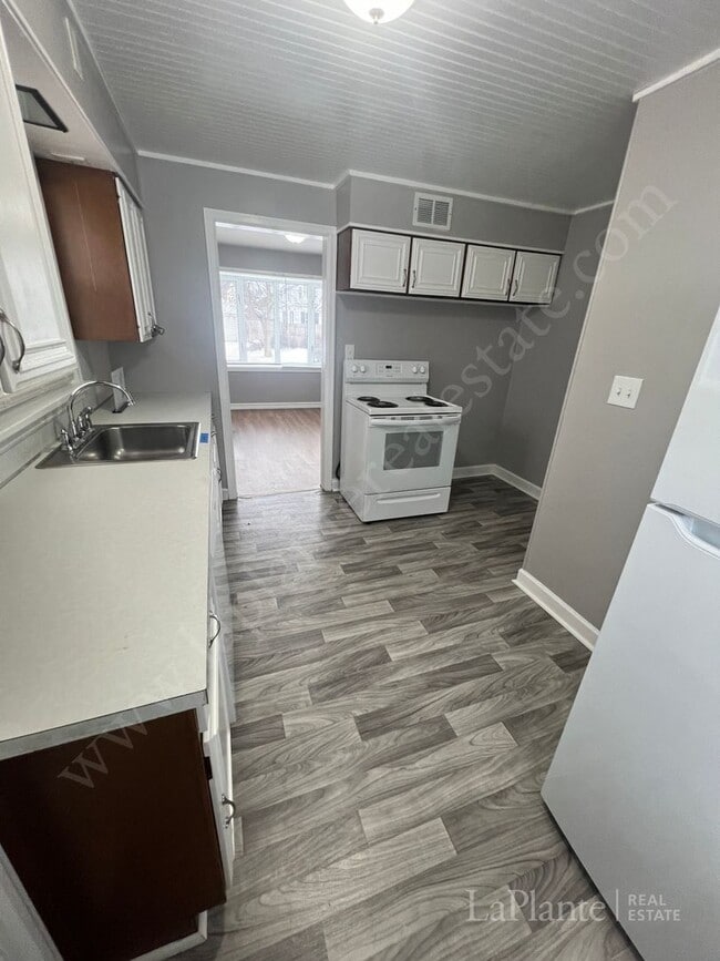 Building Photo - Move-in Ready 3 Bedroom Home for Rent