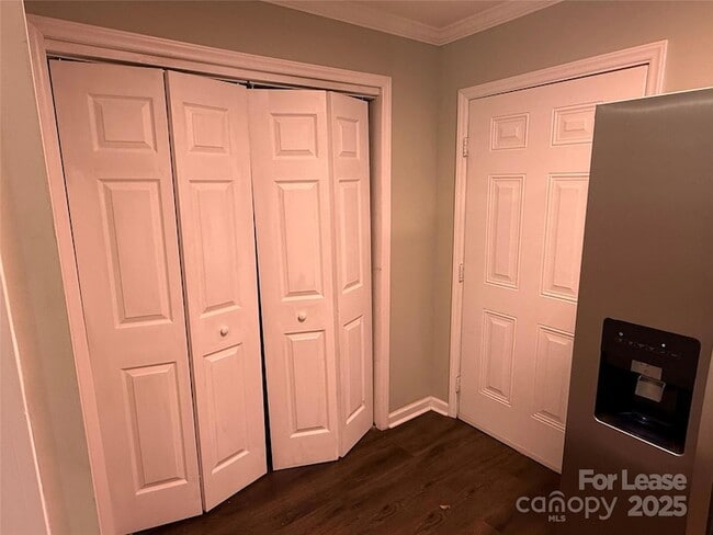 Building Photo - 820 Hamrick St