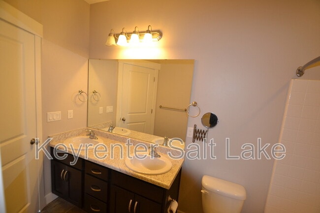 Building Photo - 11373 S Oakmond Rd