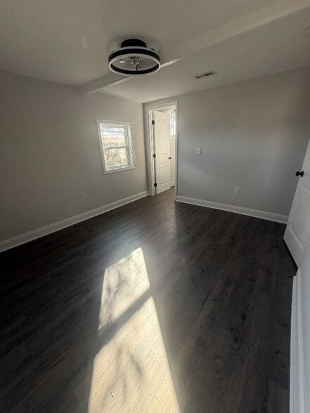 Building Photo - 1621 Thompson St