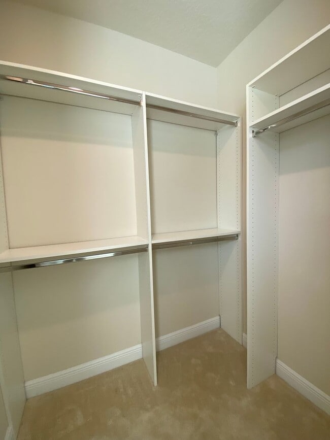 Building Photo - Exquisite 6-Bedroom Estate with Private Po...