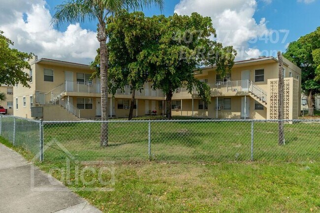 Building Photo - 616 8th St