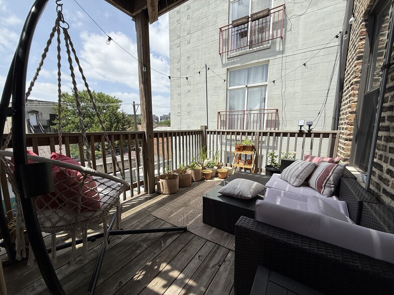 Building Photo - 2354 N Elston Ave