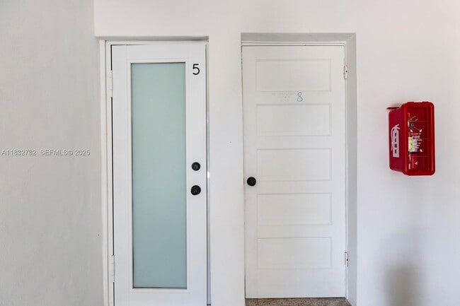 Building Photo - 7800 NE 10th Ct