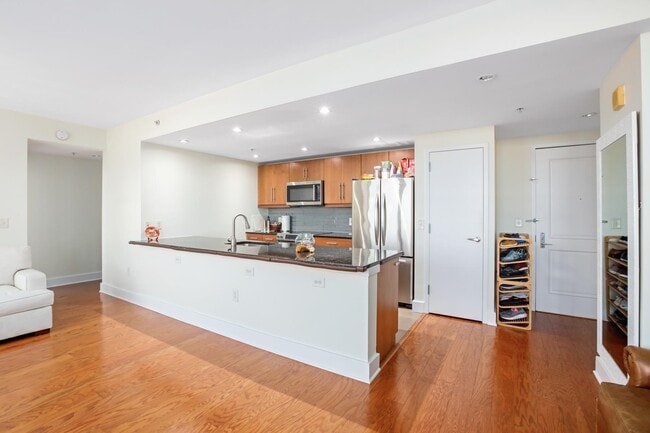 Building Photo - 88 Morgan St