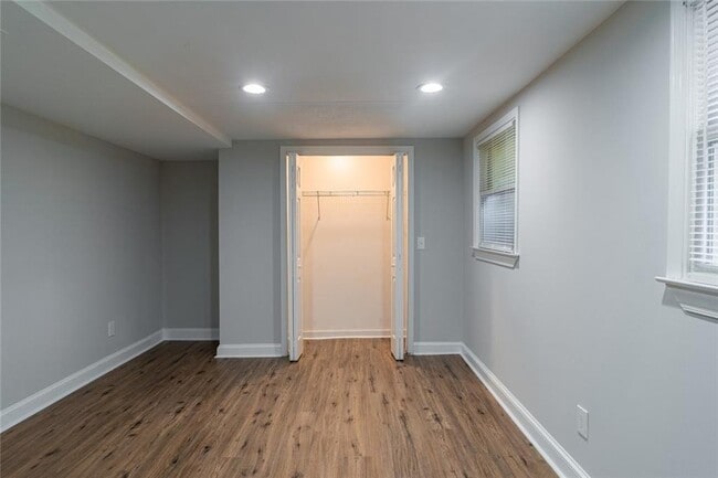 Building Photo - 3599 Lower Roswell Rd