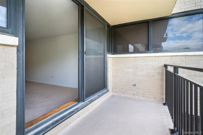 Building Photo - 25 Rockledge Ave