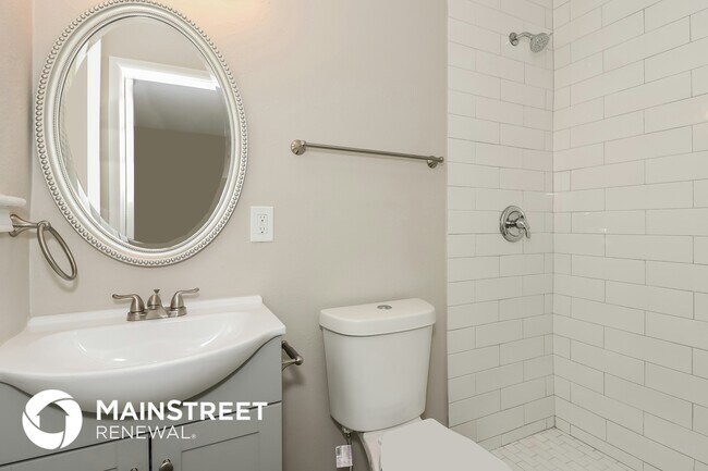 Building Photo - 408 E Inwood Dr