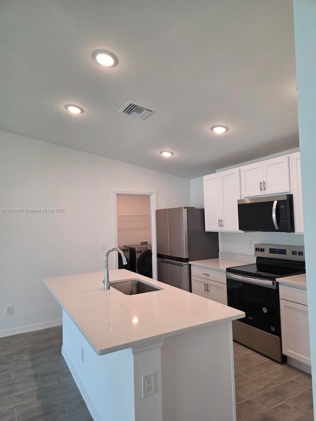 Building Photo - 2809 NW 22nd Ave
