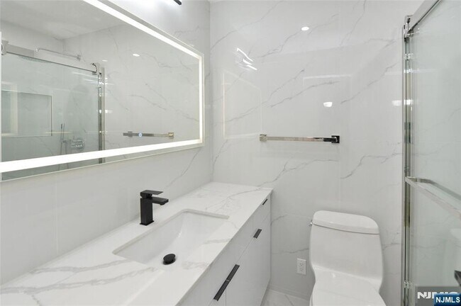 Building Photo - 472 Central Blvd