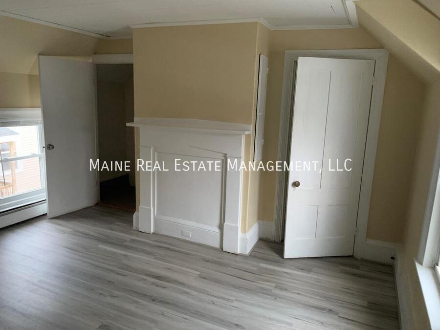 Building Photo - 15 Elm St
