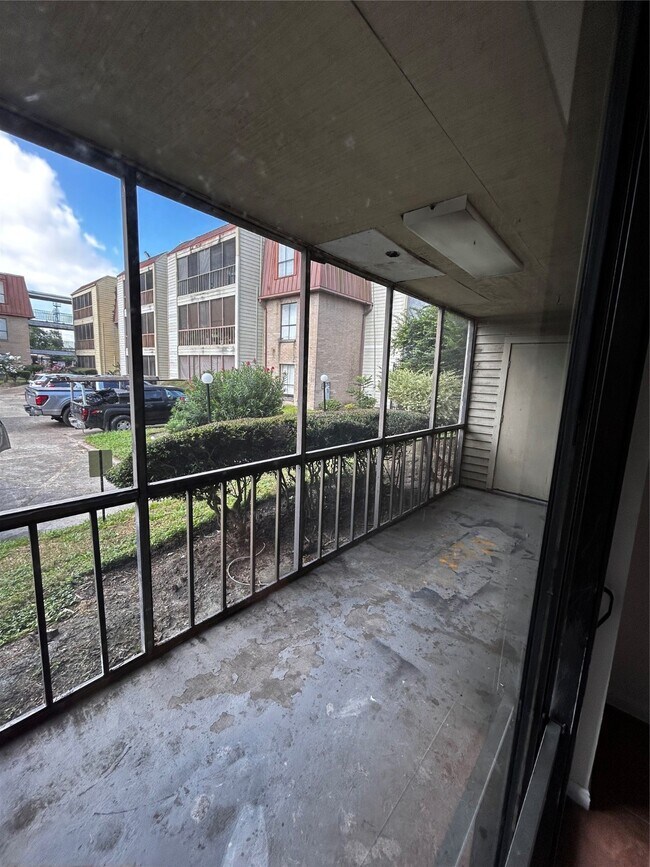 Building Photo - 10110 Forum W Dr