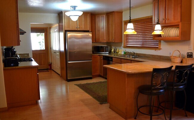 Building Photo - Sweet 2BD Cabin! Avail for a 3-6 month Winter lease! Available 12/01/26- 3/31/27