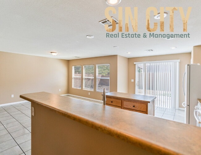 Building Photo - Spacious 4-Bedroom Oasis with 3.5 Baths in...