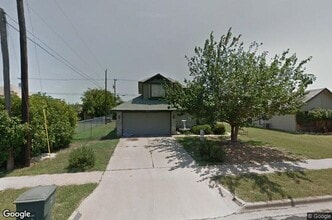 Building Photo - 2504 Bluejay Dr