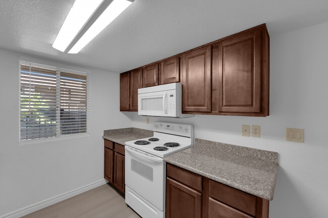 Building Photo - 5295 Indian River Dr