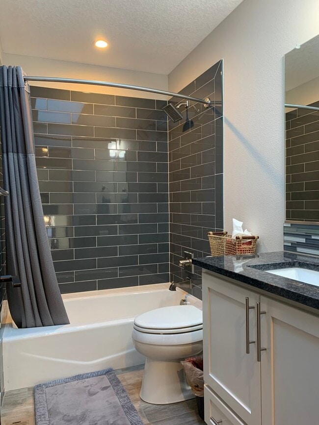 Building Photo - Beautiful Newly Custom Built Home! Vaulted Ceilings! Partially Furnished! Open Floor Plan!