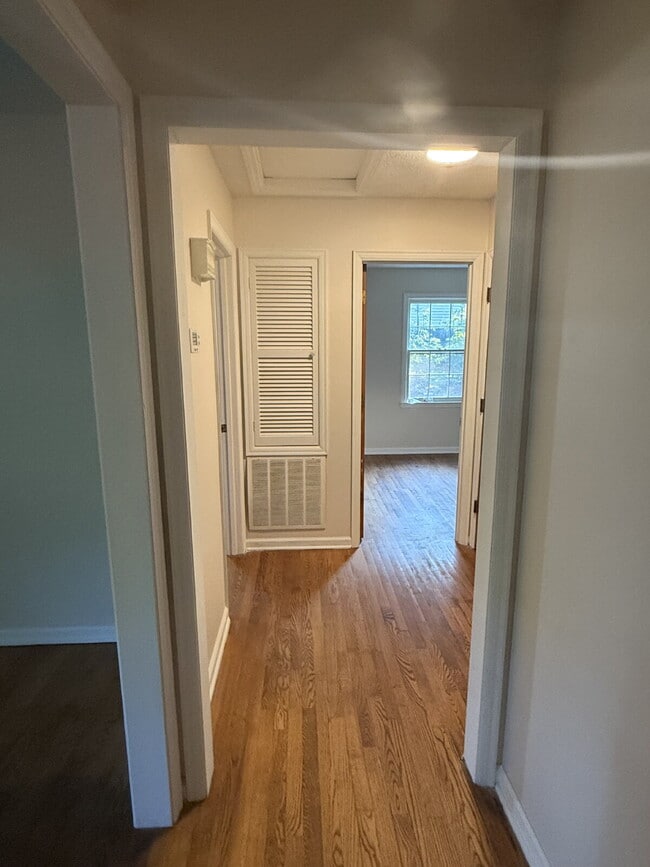Building Photo - Two bed one bath property in Madison Heigh...